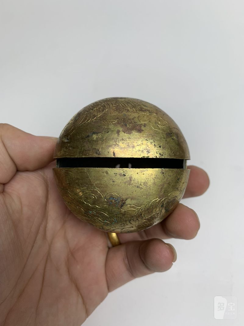 明 铜鎏金錾刻凤鸟纹马铃一对 - 图9
